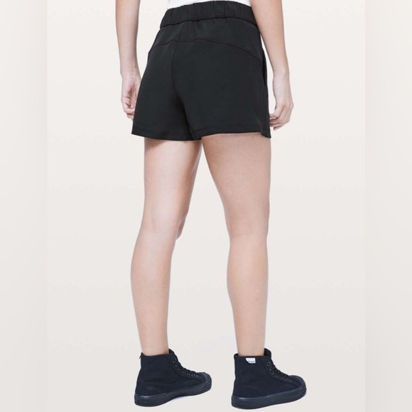 Lululemon On The Fly Short Woven 2.5" Black  Womens 8 Activewear - Picture 7 of 8